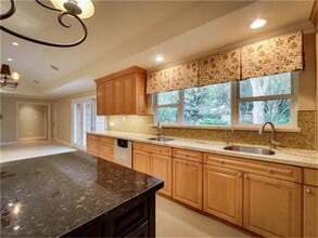 Building Photo - 4517 Tonawanda Dr