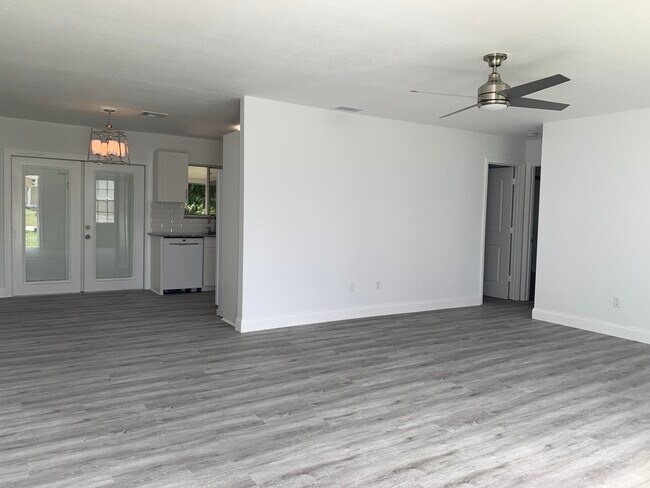 Building Photo - 2333 SE Berkshire Boulevard  Port Saint Lu...