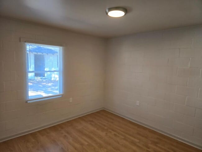 Building Photo - 2520 16th Ave