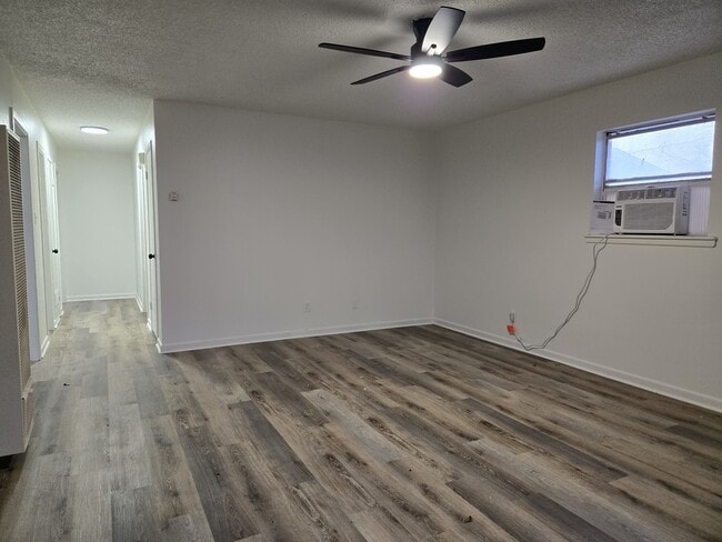 Building Photo - 1717 Ave I