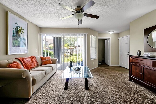 Building Photo - 2 Bed 2 Bathroom Apartment in Prime Winter...