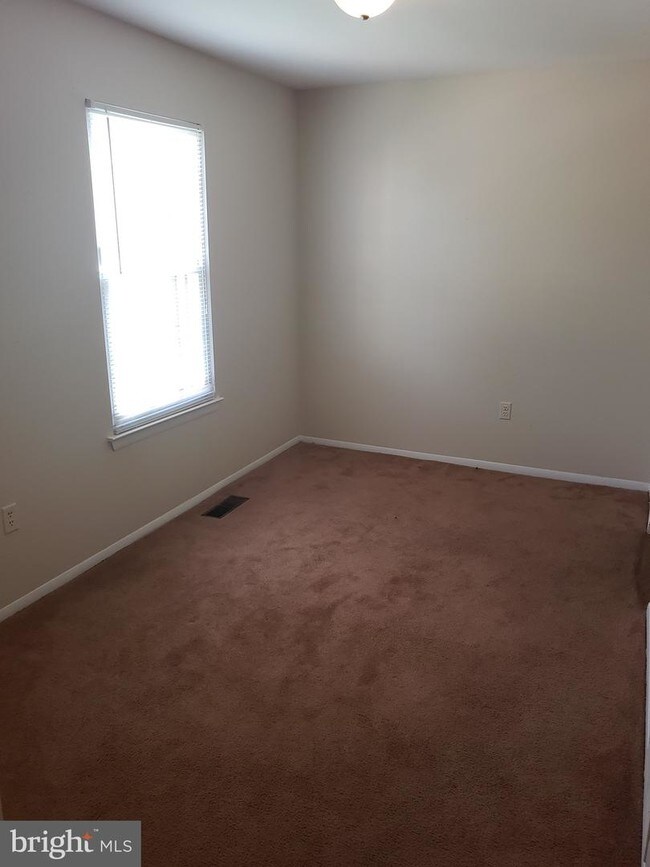 Building Photo - 1840 Dove Ct