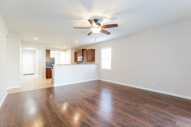 Building Photo - 24656 W Mobile Ln