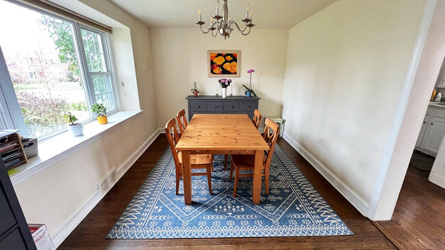 Dining Room - 1643 Mount Pleasant Rd