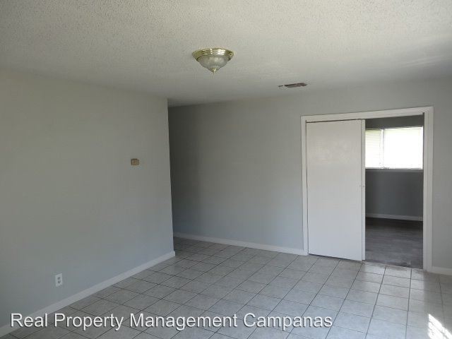 Foto del edificio - 3 br, 1 bath House - 9775 Hidden Cross