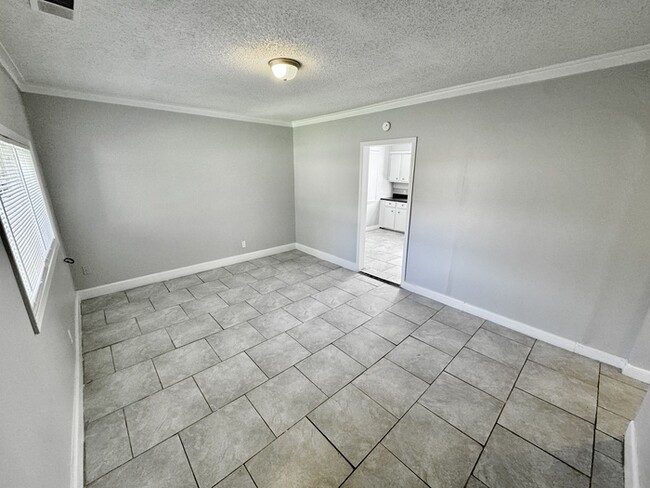 Building Photo - 1284 Poppen Cove