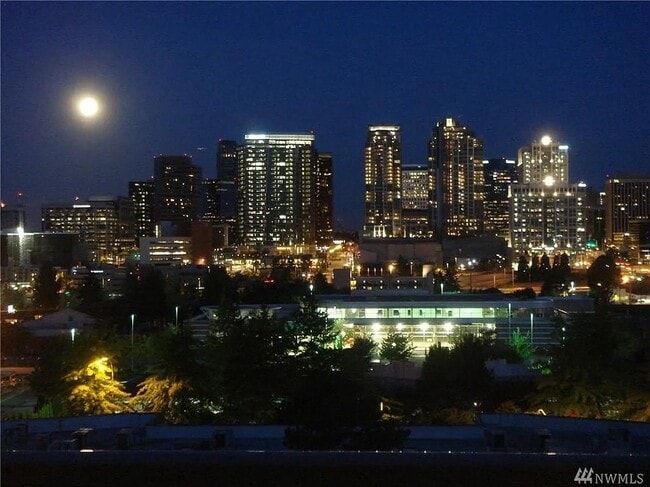 Foto del edificio - 701 122nd Ave NE