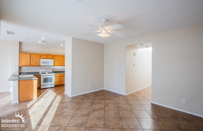 Foto del edificio - Spacious and Lovely Two-Story 3Bdm 2.5Ba Home in Centennial.