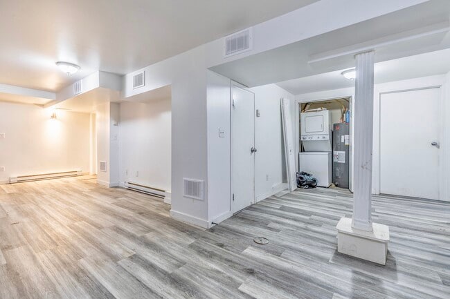 Building Photo - 661 Mcmillan Av