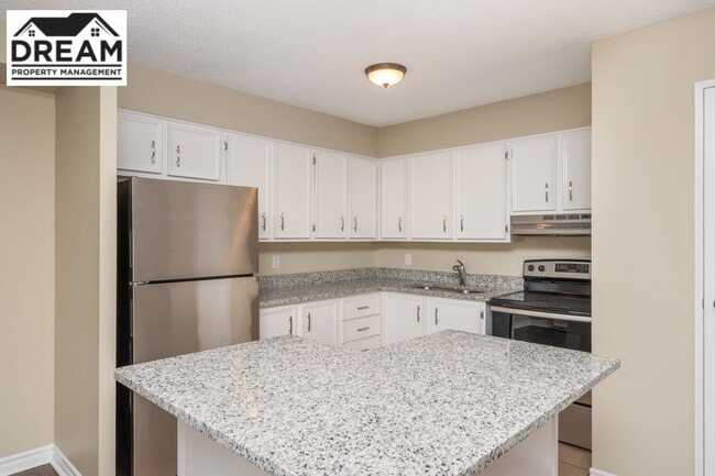 Building Photo - 155 Front St N