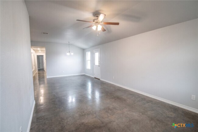 Foto del edificio - 300 Lowes Blvd