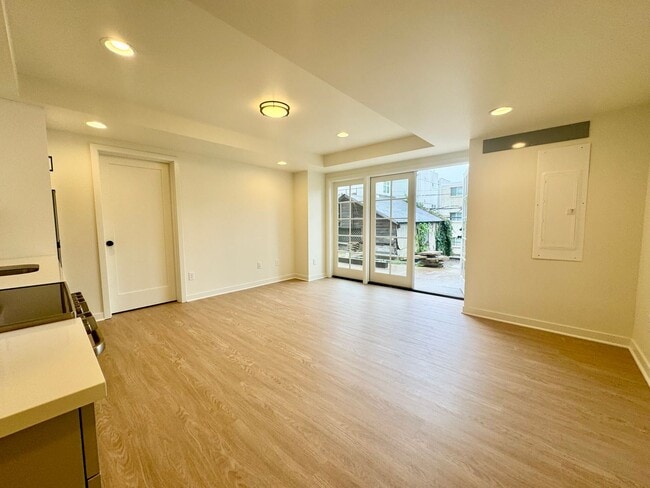 Building Photo - GRANGER 2819 DUPLEX