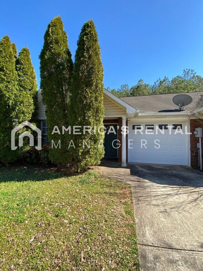 Foto del edificio - Check out this Townhome For Rent! Located ...