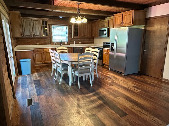 Foto del edificio - 7307 Rhodes Ln