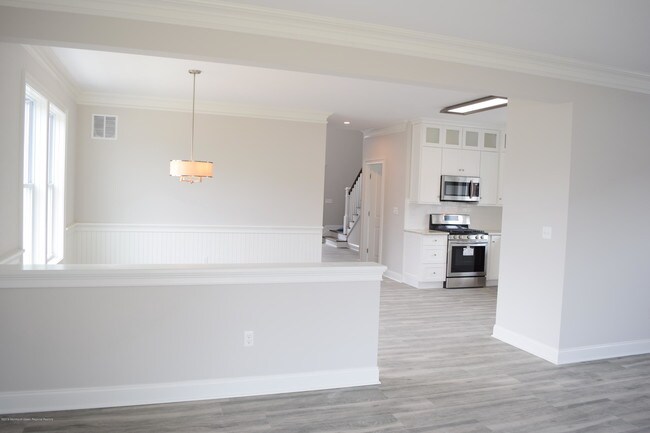 Building Photo - 135 Avery Ave