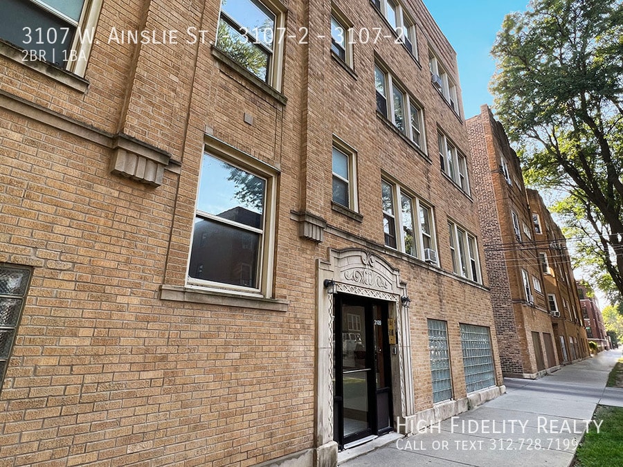 Primary Photo - 3107 W Ainslie St