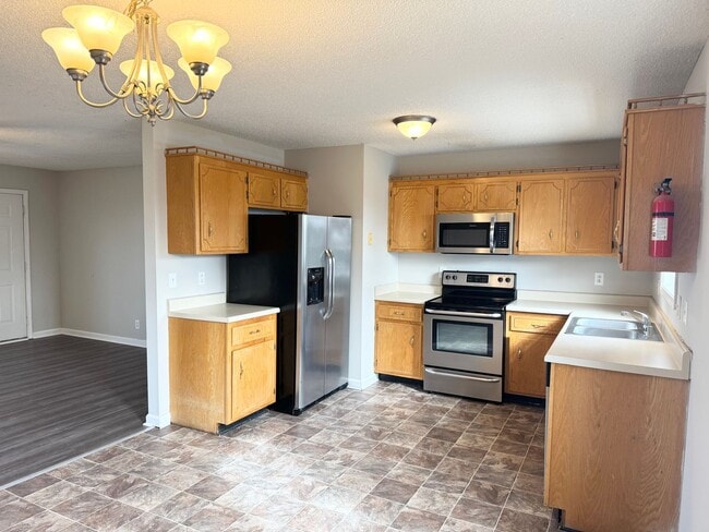 Foto del edificio - 3 Bedroom 2 Bathroom Open Kitchen