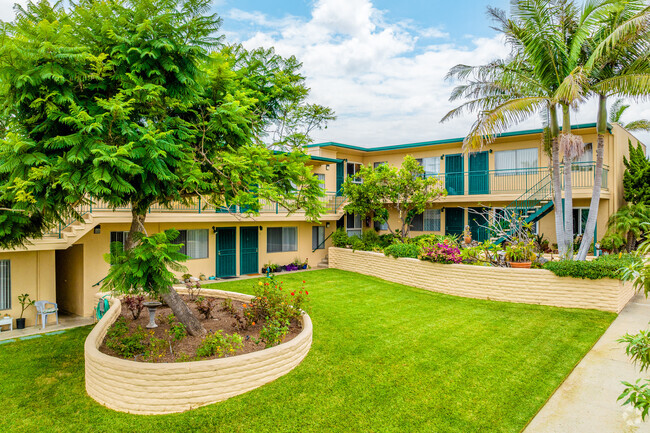 Patio - Pacific Manor Apartments
