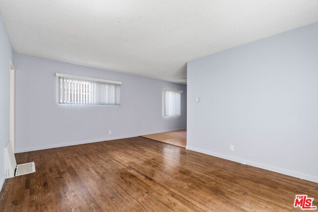 Foto del edificio - 3827 Tilden Ave