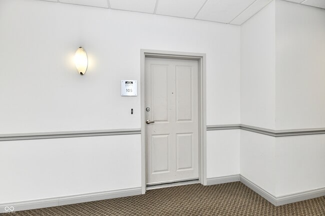 Building Photo - 8555 One W Dr