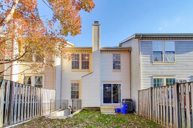 Foto del edificio - Ellicott City townhome for you!