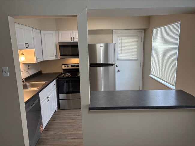 Building Photo - 7571 Hazelcrest Dr