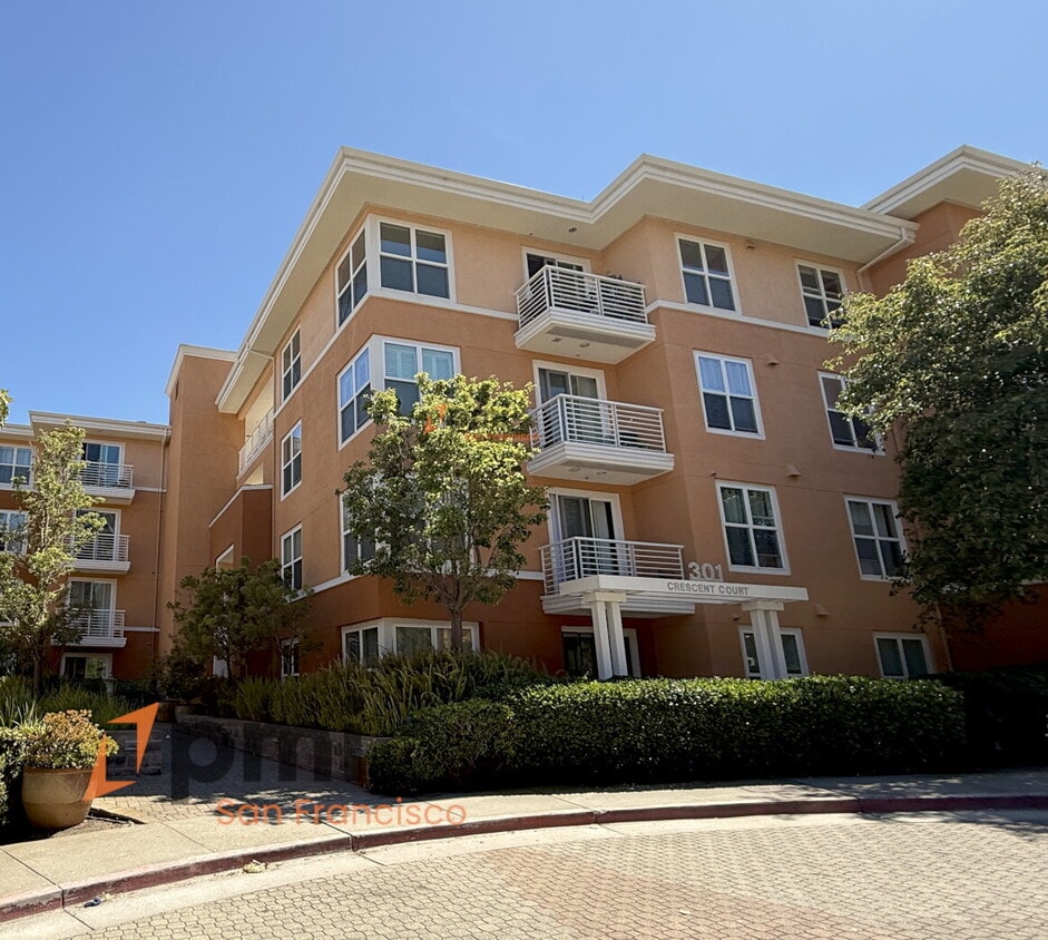 Foto principal - Cozy 1BR Condo with Patio & Parking — Peac...