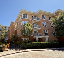 Building Photo - 301 Crescent Ct