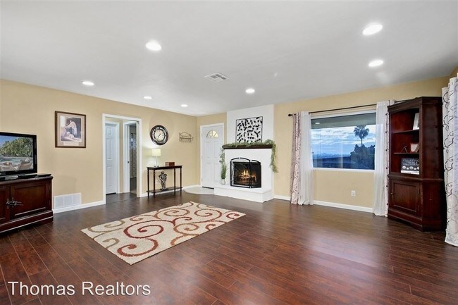 Foto del edificio - 2 br, 2 bath Apartment - 2461 56th St.