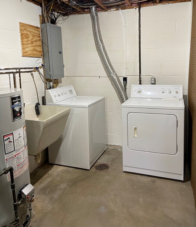 Laundry Area - 1st Level - 103 Yellowstone Dr