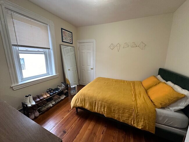 Foto del edificio - 1056 Cambridge St