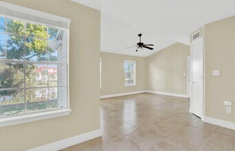 Building Photo - 1215 Crystal Way