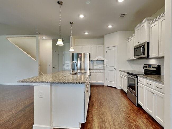 Building Photo - 212 Dogwood Cir