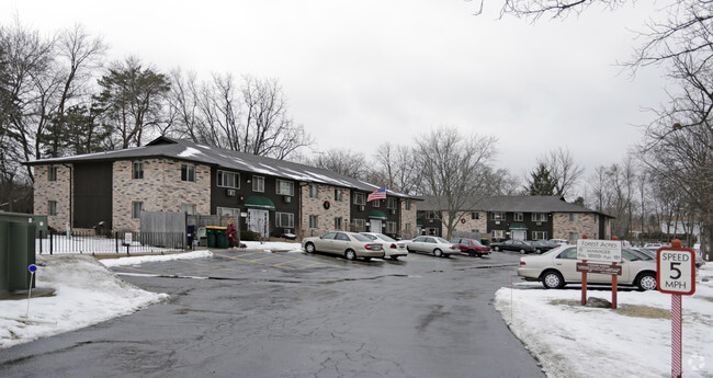 Building Photo - Forest Acres Apartments