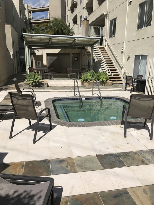 Foto principal - 2915 Montrose Ave