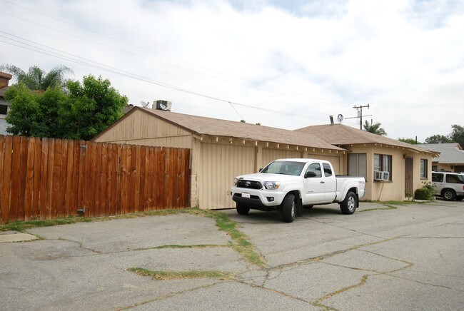 Building Photo - 5524-5532 McCulloch Ave