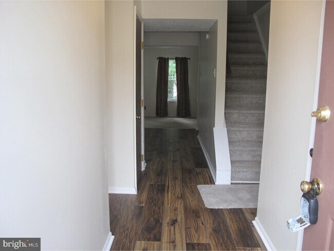 Foto del edificio - 16 Dorchester Cir