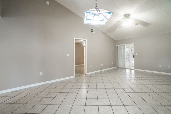Foto del edificio - MOVE IN SPECIAL-3/2 Villa located in Canoe...