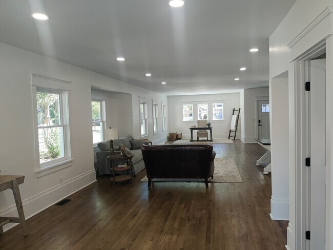 Foto del edificio - "Spacious 4-Bedroom Home on Pennock Avenue...