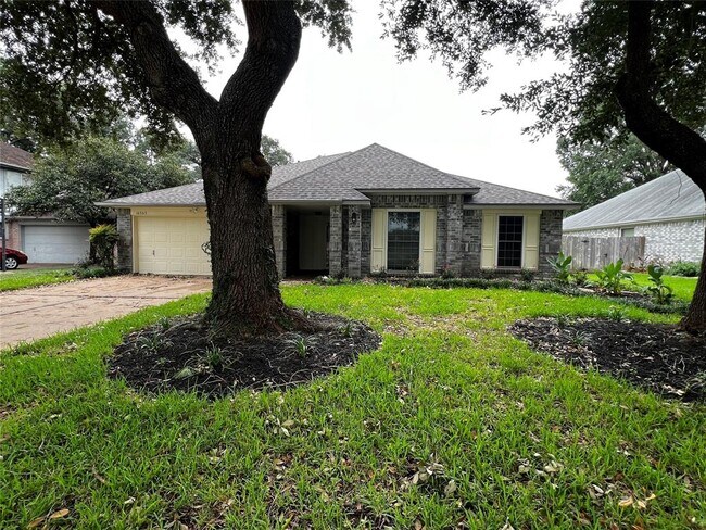 Building Photo - 16503 Crossfield Dr