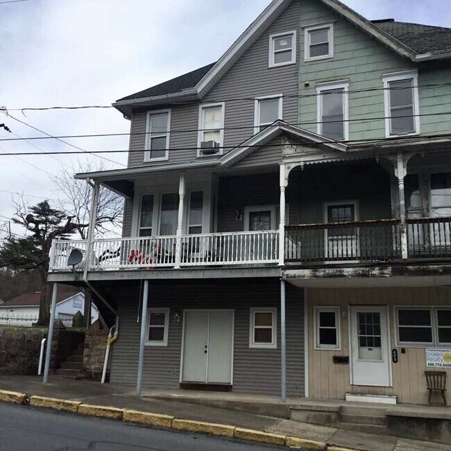 Foto del edificio - 405 E Market St