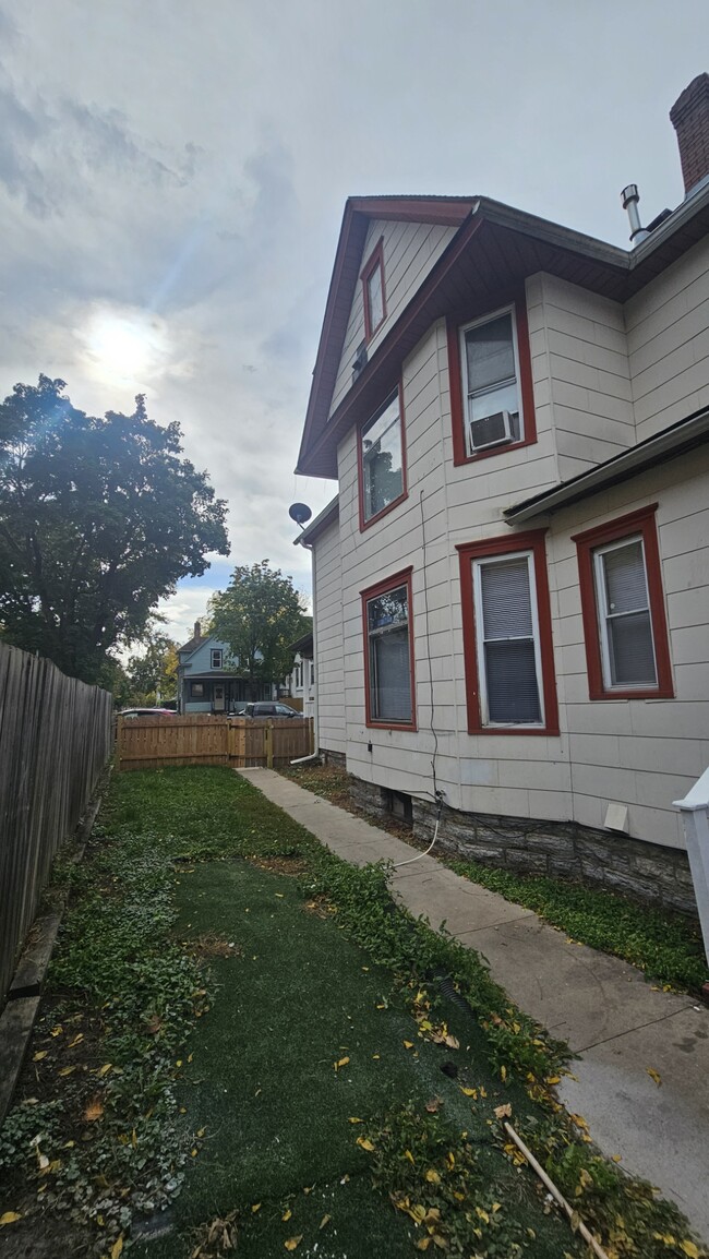 Building Photo - 585 Case Ave
