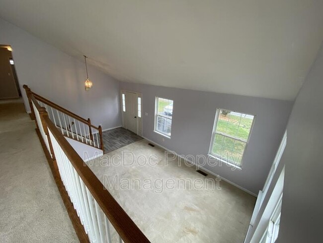 Building Photo - 6 Myers Dr