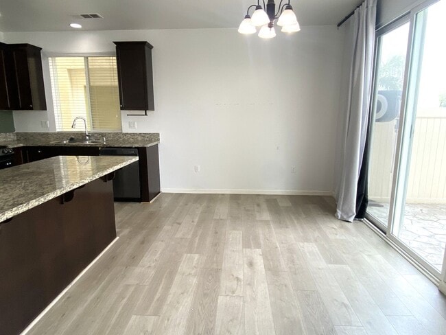 Building Photo - 4 Bdrm Parkside Village Gem -  2 weeks fre...