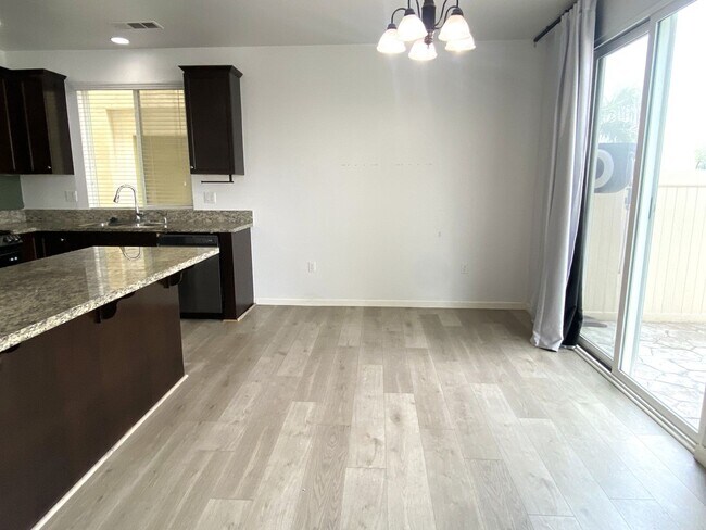 Foto del edificio - 4 Bdrm Parkside Village Gem -  2 weeks fre...