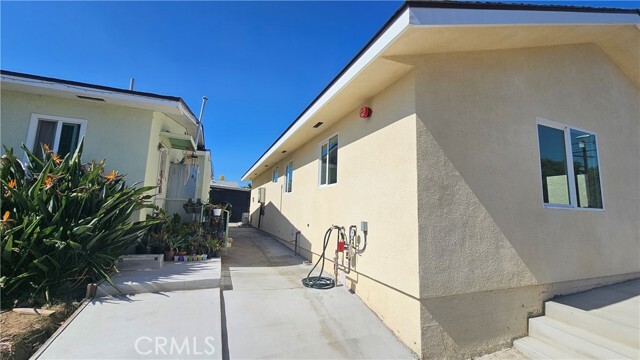 Building Photo - 1203 W Shorb St