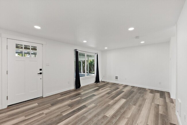 Foto del edificio - Renovated 3-Bed Rambler in Lakewood | Priv...