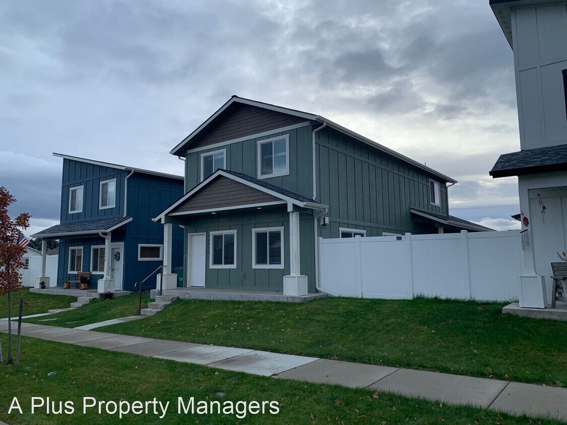 3 br, 2.5 bath House 12076 W Wellington Ave House Rental in Post