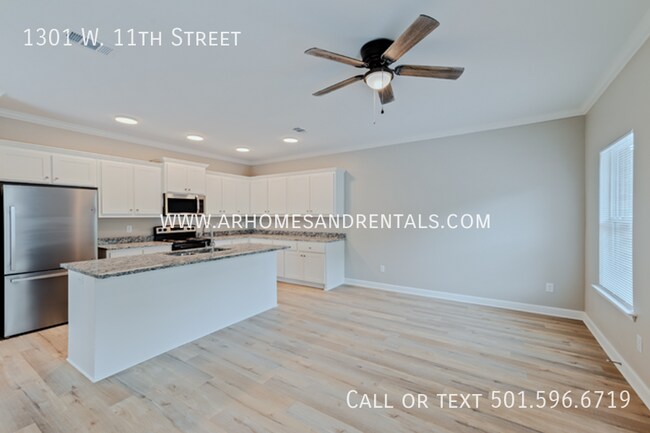 Building Photo - 1301 W 11th St