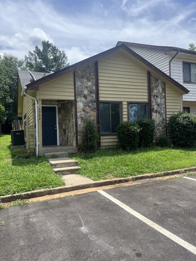 Foto principal - 5792 Trent Walk Dr
